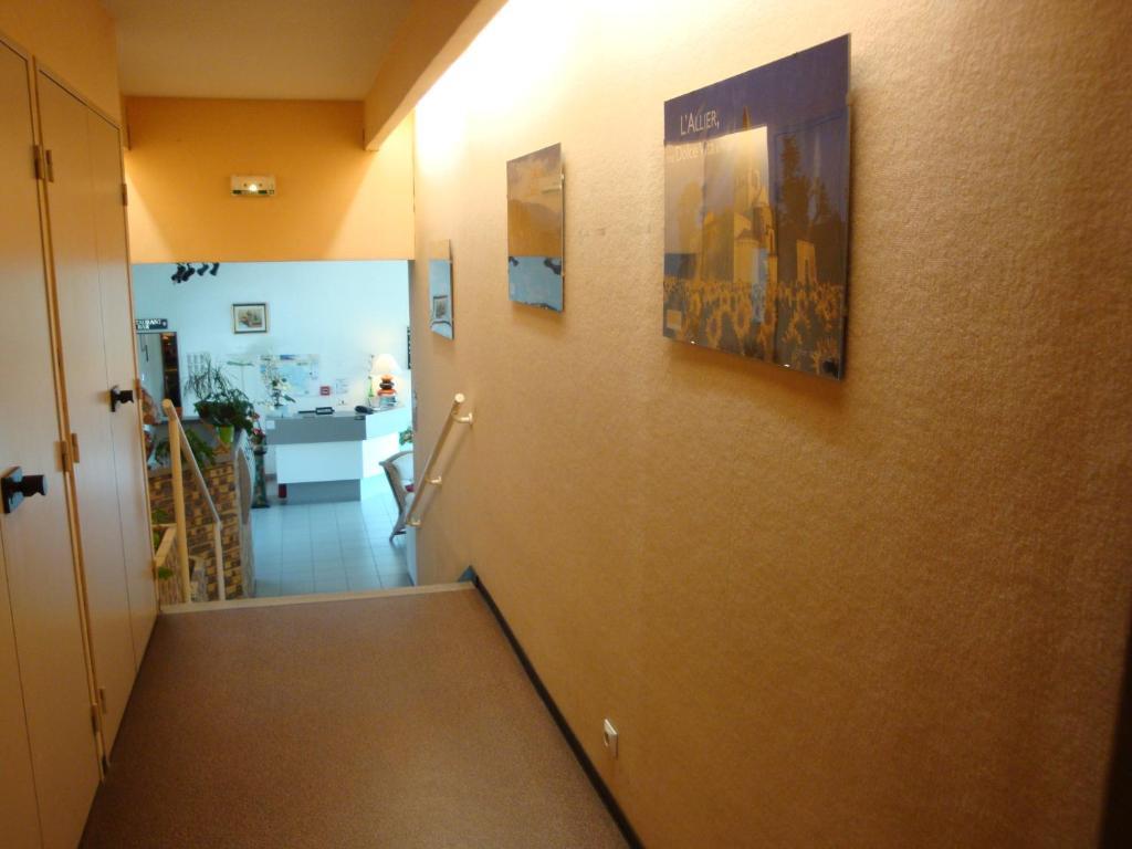 Hotel Du Commerce Tronget Pokoj fotografie